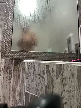 Snapshot of queenkelly1234 chatting on 11/18/25, 11:03 queenkelly1234 online show from 11/18/25, 11:03