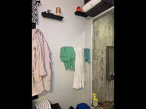 Snapshot of queenkelly1234 chatting on 11/21/25, 11:14 queenkelly1234 online show from 11/21/25, 11:14