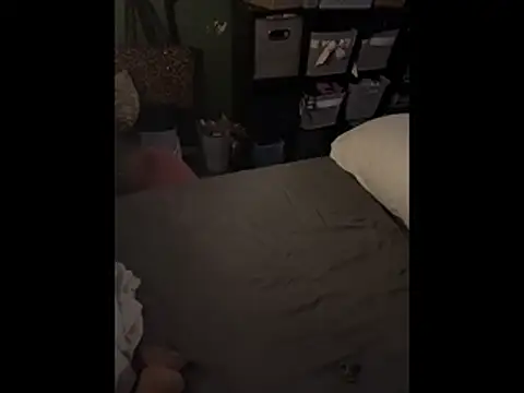 Snapshot of queenkelly1234 chatting on 11/26/25, 10:44 queenkelly1234 online show from 11/26/25, 10:44