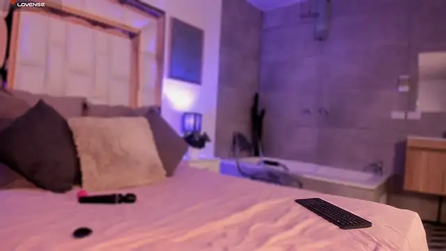 Samanthadela online show from 10/22/25, 09:47