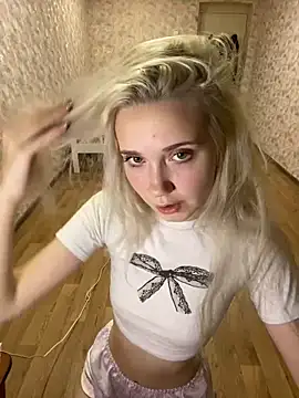 Snapshot of Regina_Patty chatting on 10/23/25, 01:32 Regina Patty online show from 10/23/25, 01:32