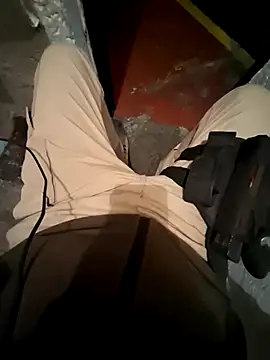 Snapshot of Raczos chatting on 10/19/25, 02:23 Raczos online show from 10/19/25, 02:23