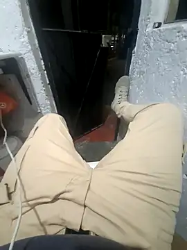 Snapshot of Raczos chatting on 12/18/25, 03:45 Raczos online show from 12/18/25, 03:45