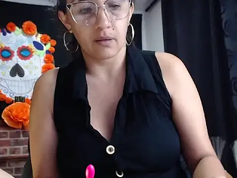 Lucyy Naugthy online show from 11/22/25, 12:26