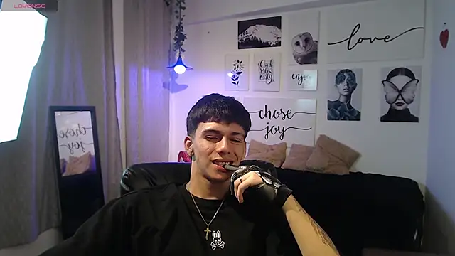 Snapshot of AmethystShadow17 chatting on 03/14/26, 08:03 AmethystShadow17 online show from 03/14/26, 08:03