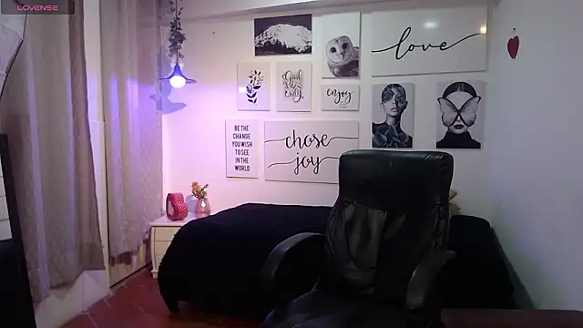 Snapshot of AmethystShadow17 chatting on 03/21/26, 08:56 AmethystShadow17 online show from 03/21/26, 08:56