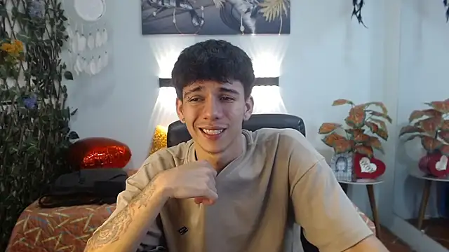 Snapshot of AmethystShadow17 chatting on 04/01/26, 03:18 AmethystShadow17 online show from 04/01/26, 03:18