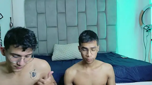 Snapshot of Desire4Duo chatting on 03/12/26, 12:33 Desire4Duo online show from 03/12/26, 12:33