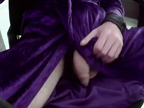 Snapshot of Batboy94 chatting on 11/22/25, 12:20 Batboy94 online show from 11/22/25, 12:20