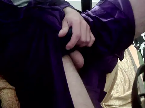 Snapshot of Batboy94 chatting on 04/20/26, 09:49 Batboy94 online show from 04/20/26, 09:49