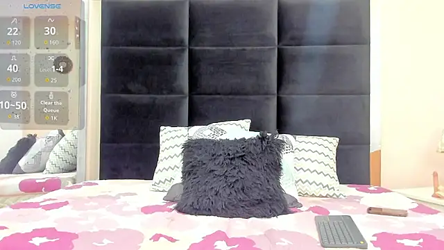Cleo Saunders online show from 10/15/25, 05:57