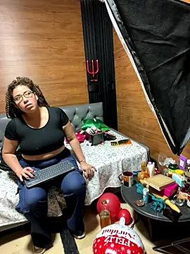 Yvonny27 online show from 12/19/25, 01:12