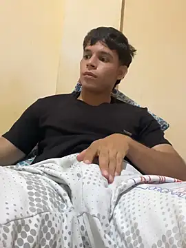 Snapshot of Michael_black01 chatting on 04/08/26, 11:37 Michael black01 online show from 04/08/26, 11:37