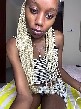 Snapshot of NyahHeat chatting on 04/29/26, 10:16 NyahHeat online show from 04/29/26, 10:16