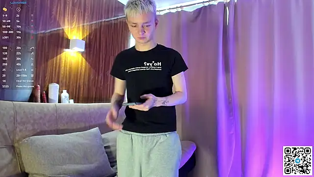 Snapshot of Logan_mett chatting on 03/15/26, 12:55 Logan mett online show from 03/15/26, 12:55