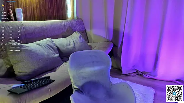 Snapshot of Logan_mett chatting on 04/06/26, 01:56 Logan mett online show from 04/06/26, 01:56