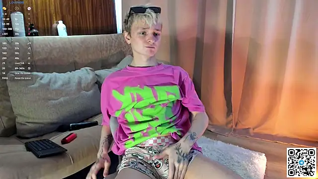 Snapshot of Logan_mett chatting on 04/14/26, 11:49 Logan mett online show from 04/14/26, 11:49