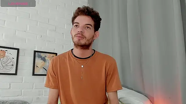 Snapshot of MATEO_HUNTER chatting on 01/16/26, 03:16 MATEO HUNTER online show from 01/16/26, 03:16