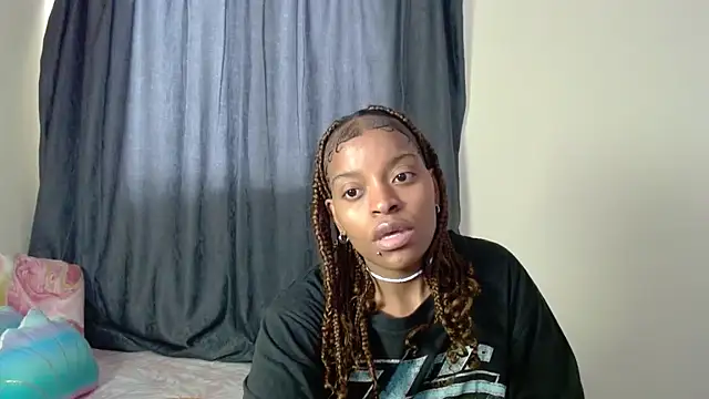 Snapshot of fifiqueen25 chatting on 03/20/26, 01:16 fifiqueen25 online show from 03/20/26, 01:16