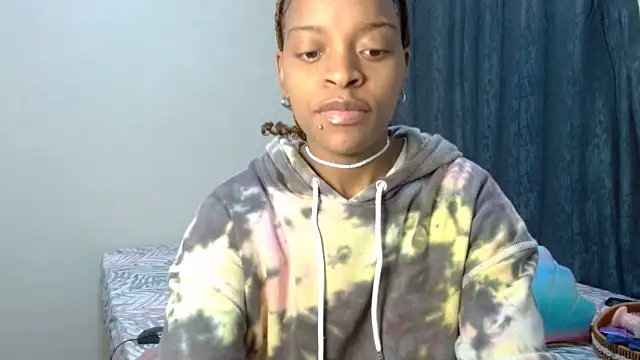 Snapshot of fifiqueen25 chatting on 03/22/26, 03:10 fifiqueen25 online show from 03/22/26, 03:10