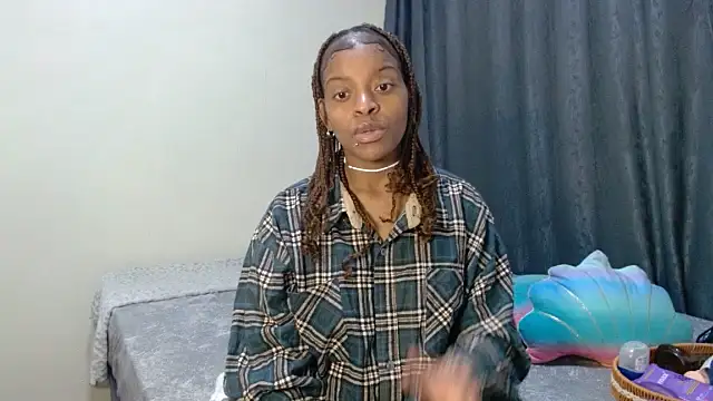 Snapshot of fifiqueen25 chatting on 03/23/26, 07:45 fifiqueen25 online show from 03/23/26, 07:45