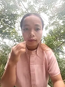 Snapshot of Nguyet2k4 chatting on 11/07/25, 12:43 Nguyet2k4 online show from 11/07/25, 12:43