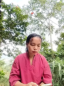 Snapshot of Nguyet2k4 chatting on 11/23/25, 01:49 Nguyet2k4 online show from 11/23/25, 01:49