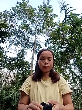 Snapshot of Nguyet2k4 chatting on 12/21/25, 01:13 Nguyet2k4 online show from 12/21/25, 01:13