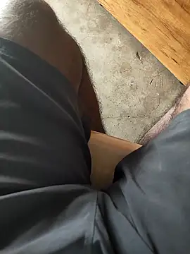 Snapshot of Vickyins480000 chatting on 10/22/25, 04:35 Vickyins480000 online show from 10/22/25, 04:35