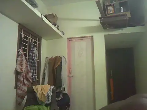 Snapshot of Vickyins480000 chatting on 11/10/25, 05:01 Vickyins480000 online show from 11/10/25, 05:01