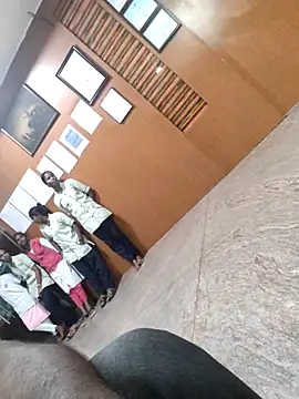 Snapshot of Vickyins480000 chatting on 11/24/25, 02:06 Vickyins480000 online show from 11/24/25, 02:06