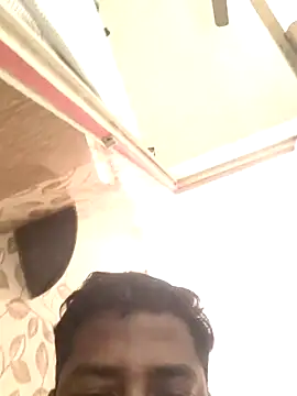 Snapshot of Vickyins480000 chatting on 11/25/25, 02:11 Vickyins480000 online show from 11/25/25, 02:11