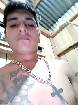 Snapshot of LuisMA2217 chatting on 11/11/25, 04:40 LuisMA2217 online show from 11/11/25, 04:40