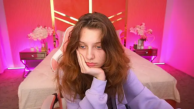 Snapshot of CuteeFoxy chatting on 12/20/25, 02:35 CuteeFoxy online show from 12/20/25, 02:35