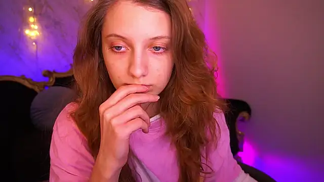 Snapshot of CuteeFoxy chatting on 02/07/26, 02:43 CuteeFoxy online show from 02/07/26, 02:43