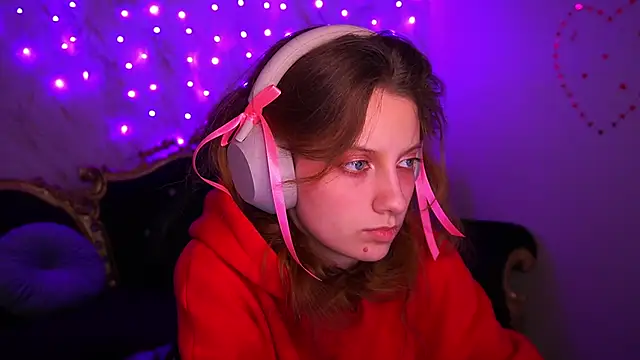 Snapshot of CuteeFoxy chatting on 02/21/26, 02:18 CuteeFoxy online show from 02/21/26, 02:18