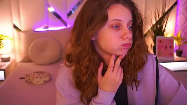 Snapshot of CuteeFoxy chatting on 03/06/26, 01:29 CuteeFoxy online show from 03/06/26, 01:29