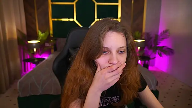 Snapshot of CuteeFoxy chatting on 03/24/26, 01:49 CuteeFoxy online show from 03/24/26, 01:49