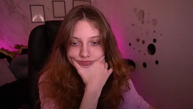 Snapshot of CuteeFoxy chatting on 04/13/26, 12:32 CuteeFoxy online show from 04/13/26, 12:32