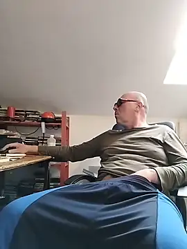 Snapshot of nicolaspgarnier chatting on 04/04/26, 02:25 nicolaspgarnier online show from 04/04/26, 02:25