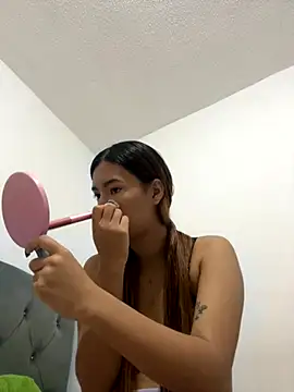 Snapshot of kittyrush_ chatting on 11/29/25, 01:19 kittyrush online show from 11/29/25, 01:19