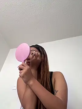 Snapshot of kittyrush_ chatting on 12/17/25, 08:37 kittyrush online show from 12/17/25, 08:37