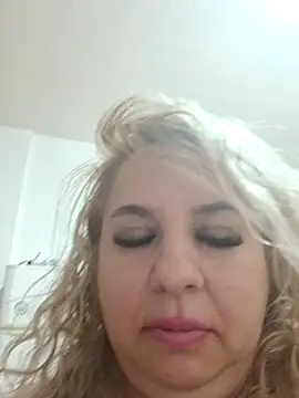 BelleInna online show from 10/28/25, 09:17