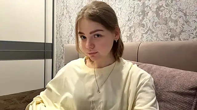 Snapshot of KailaKind chatting on 10/17/25, 03:14 KailaKind online show from 10/17/25, 03:14