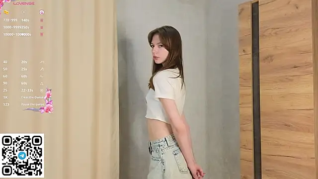 Snapshot of Erosyne chatting on 11/13/25, 05:12 Erosyne online show from 11/13/25, 05:12