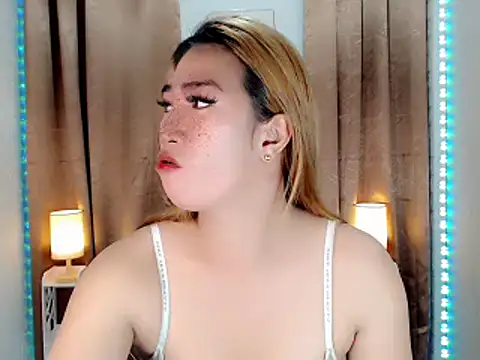 Snapshot of littleredbunny27 chatting on 01/16/26, 05:55 littleredbunny27 online show from 01/16/26, 05:55