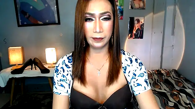 Snapshot of littleredbunny27 chatting on 03/23/26, 12:31 littleredbunny27 online show from 03/23/26, 12:31