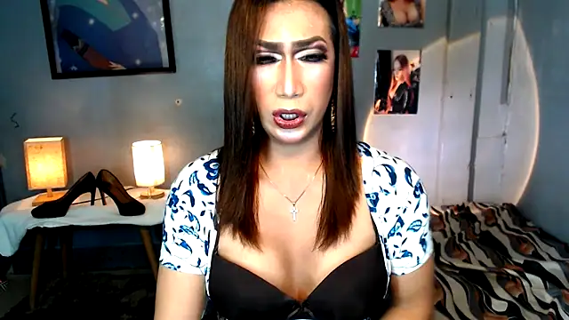 Snapshot of littleredbunny27 chatting on 04/09/26, 09:04 littleredbunny27 online show from 04/09/26, 09:04