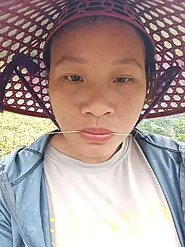 Snapshot of Mising5022 chatting on 10/27/25, 05:44 Mising5022 online show from 10/27/25, 05:44