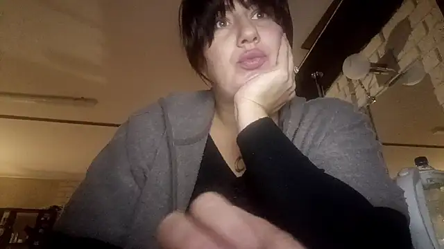 GwendolynFoster online show from 10/28/25, 03:36